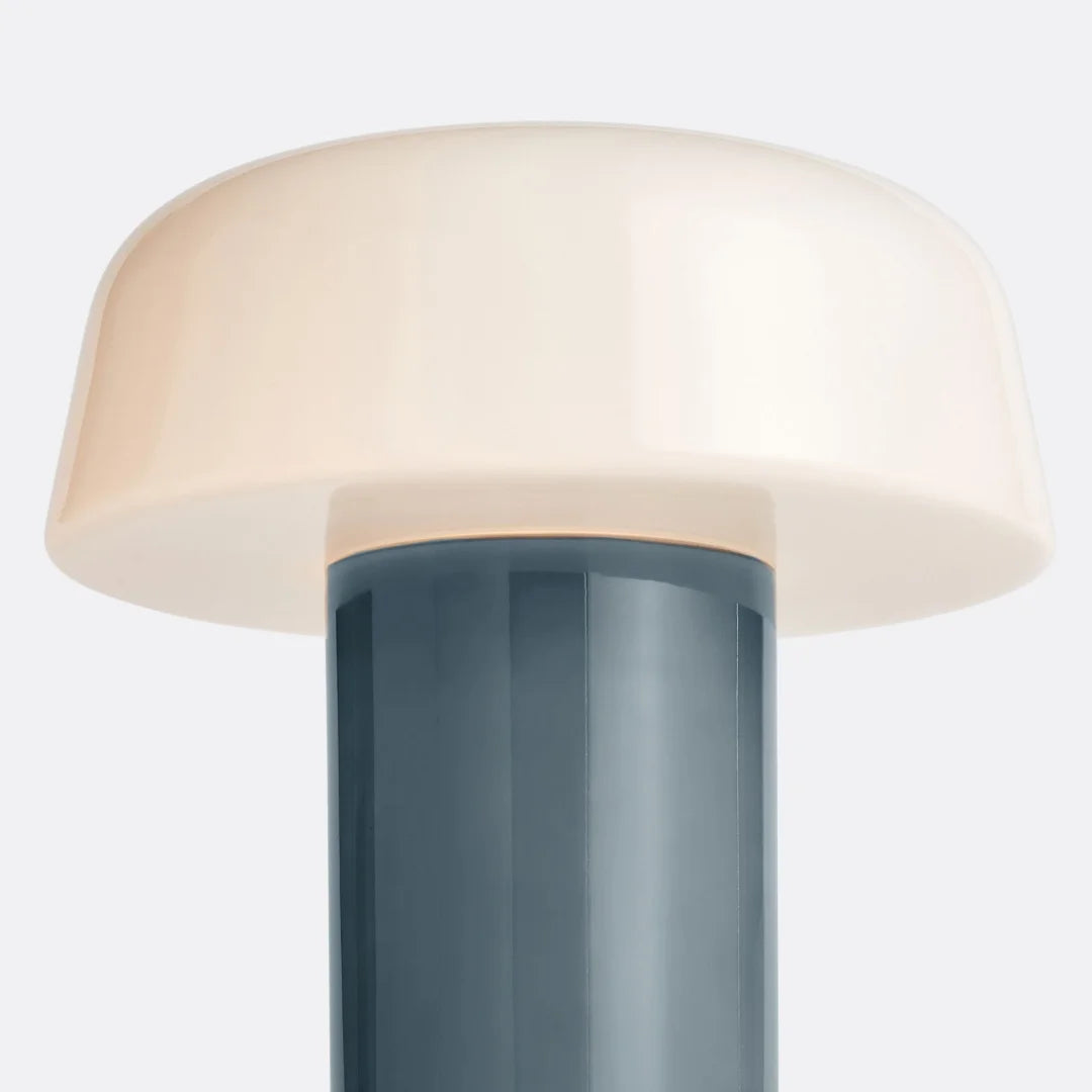 Lampada da tavolo moderna in vetro colorato a forma di fungo geometrico Lachesis (10).webp__PID:5b86b588-0940-439a-91f7-8514106ed1bb