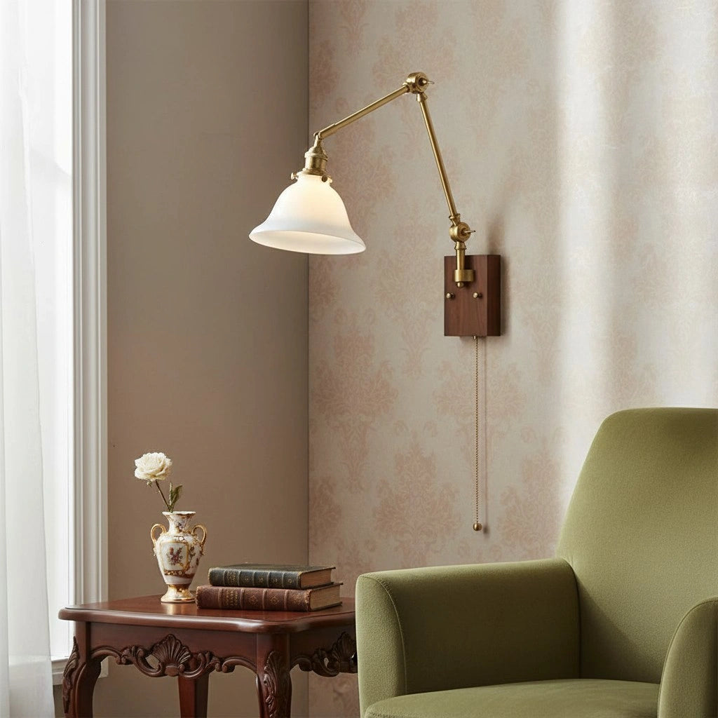 Lampada da parete con braccio oscillante Virginia vintage in ottone7.webp__PID:73cf2bbc-22f1-4d57-9706-7f92391d7416