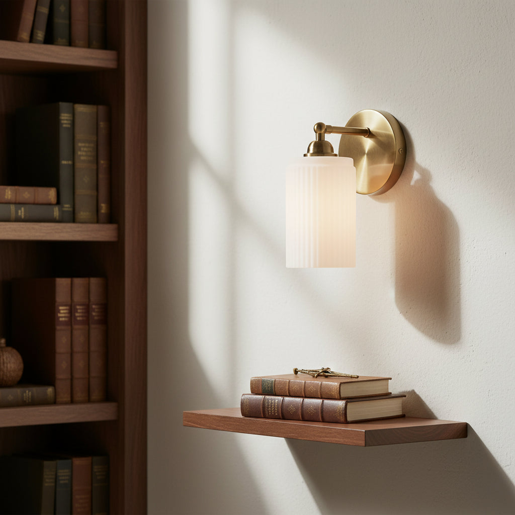 Amelia Vintage Messing Wandlamp met Geribbeld Glas9.webp__PID:f9d9db91-b25c-4717-916a-8efdc754da63