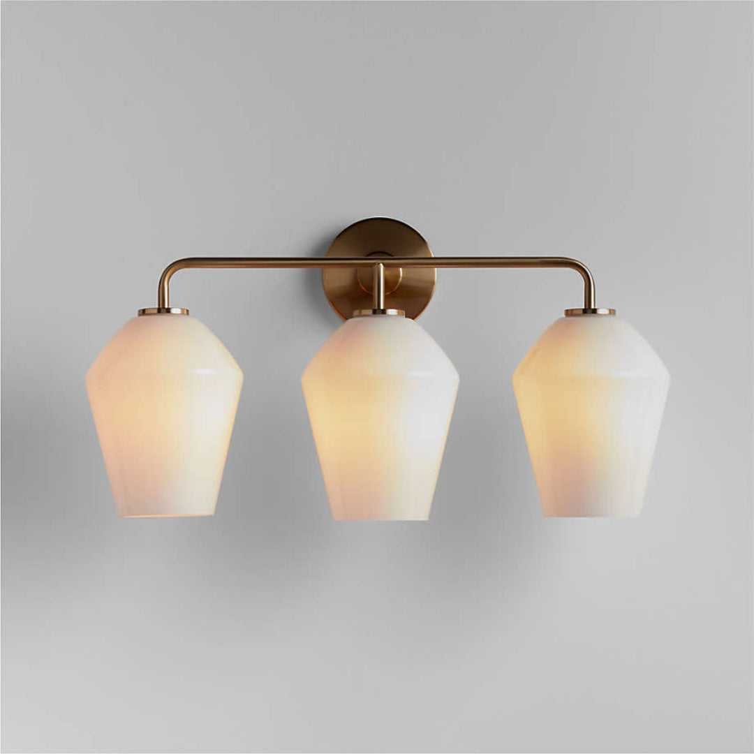 Elara moderne glazen metalen geometrische wandkandelaar melk messing.webp__PID:3090f404-22cb-427e-85c1-94b93a59defe
