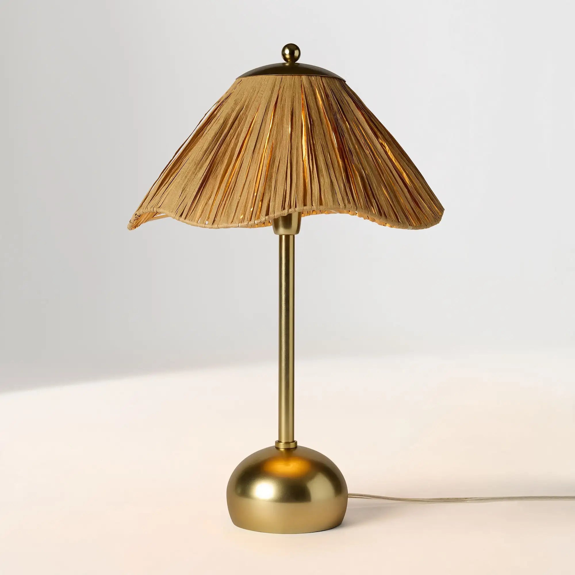 Ivyre moderne geschulpte metalen tafellampen van raffiaku.webp__PID:a9be84a0-e248-44c7-b5f9-8838aedee85e