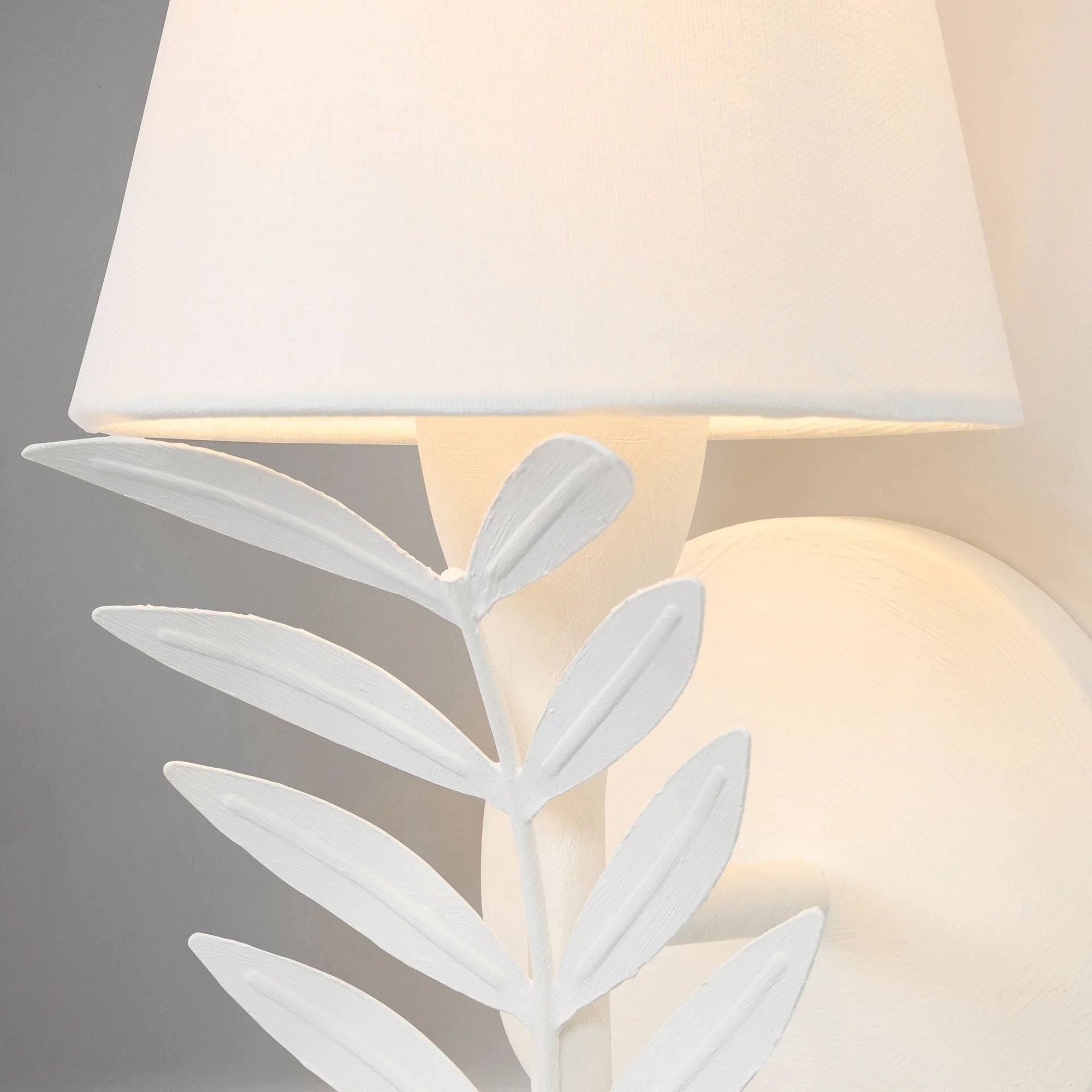 Eliot_Modern_3-Light_Ribbed_Glass_Cylinder_Vanity_Wall_Lamp-xj4.webp__PID:0a2a2970-8bc9-4fbe-8c45-cc8aae626e03