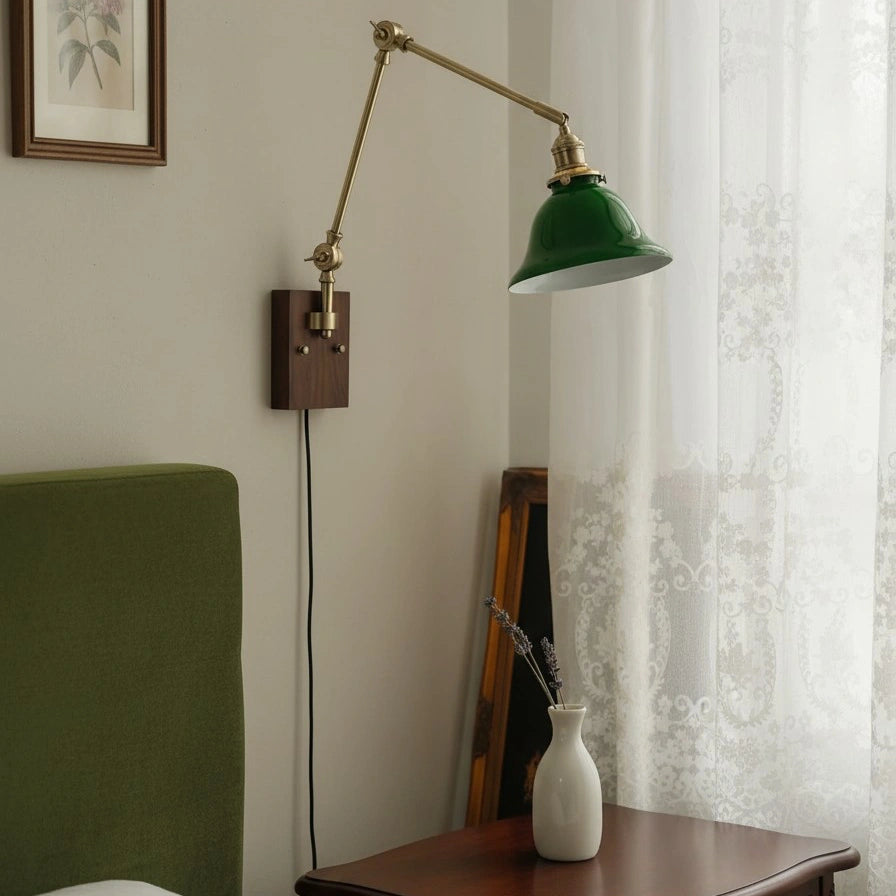 Lampada da parete Virginia vintage con braccio flessibile in ottone10.webp__PID:d5211b2e-b405-4aff-8037-c676f05886cf