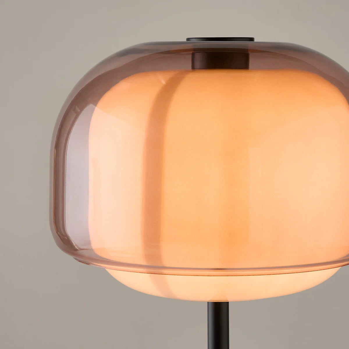 Lampadaire moderne en verre coloré à abat-jour rond Sanae (12).webp__PID:af6af75a-d4c1-4975-8916-e90ca66ddf2c
