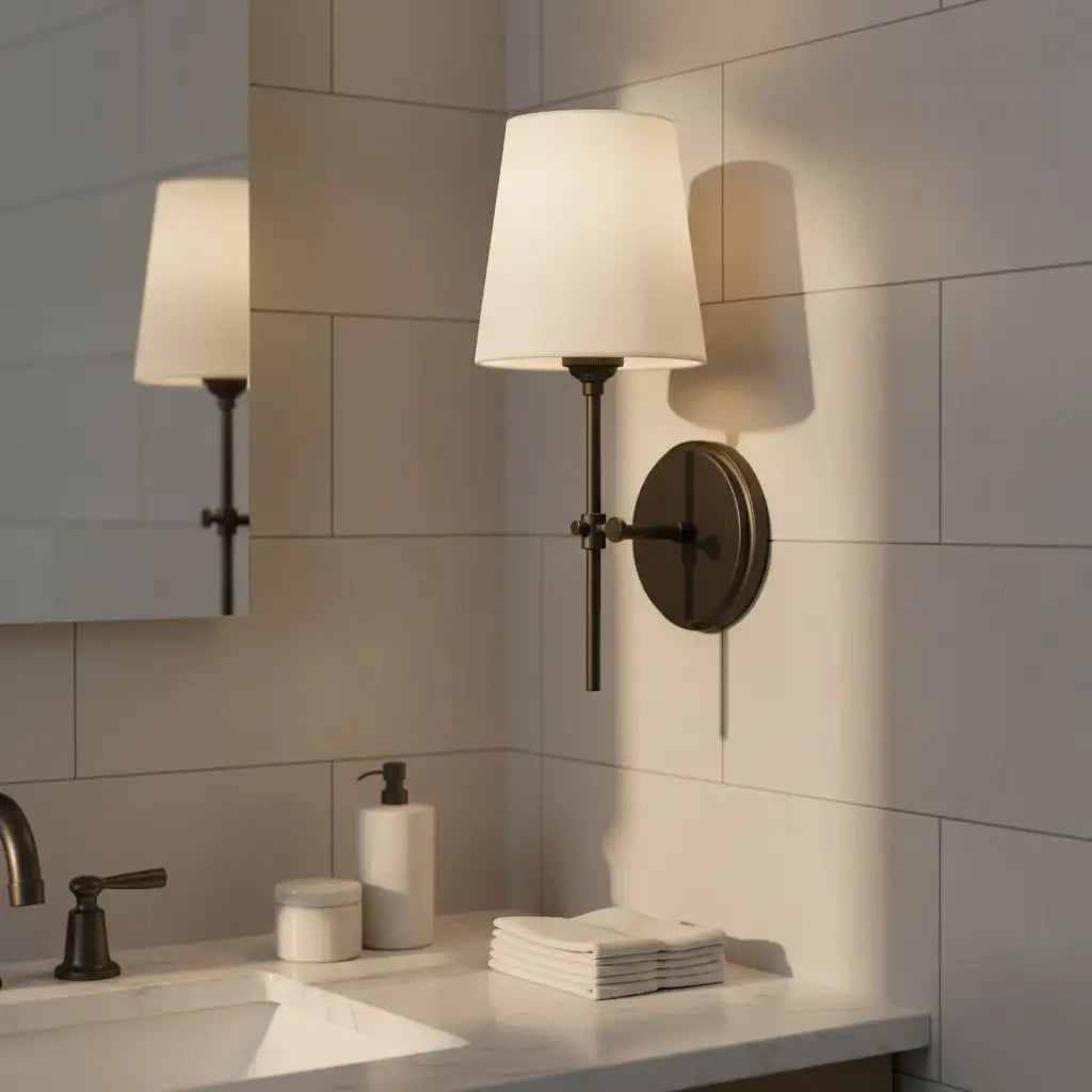 Amberly minimalistische stoffen messing 1-lichts wandkandelaar15.webp__PID:56365291-3d4e-43b1-819d-b4c57a8db65a