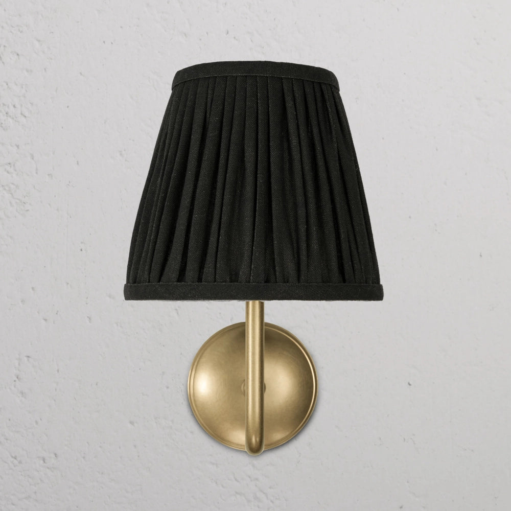 Finn Plissee Shade Brass Arm Wandleuchte3.webp__PID:8a8209f9-1f8a-46f0-a6ce-dd9b956da439