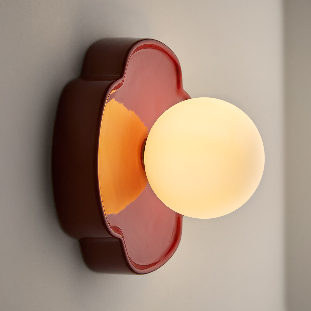 Elowen Ceramic Cloud Pattern Base Spherical Wall Lamp (1).jpg__PID:1aca2e6e-7726-452c-a52b-78b741ca70fc