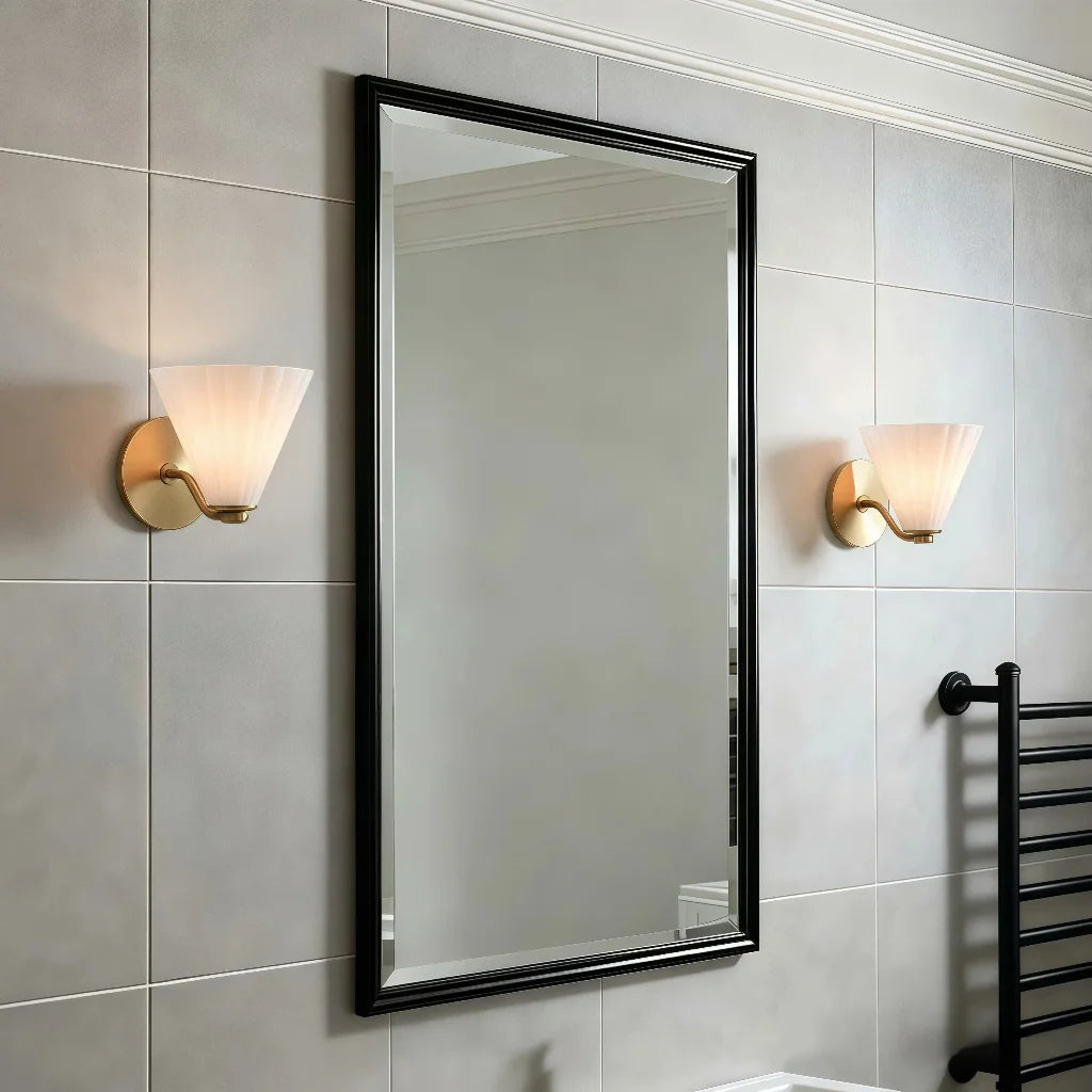 Kiro moderne gegolfde glazen uitlopende decoratieve wandkandelaar 中景3.webp__PID:adb049ad-4d44-4e80-af0f-bf65384eb1a2