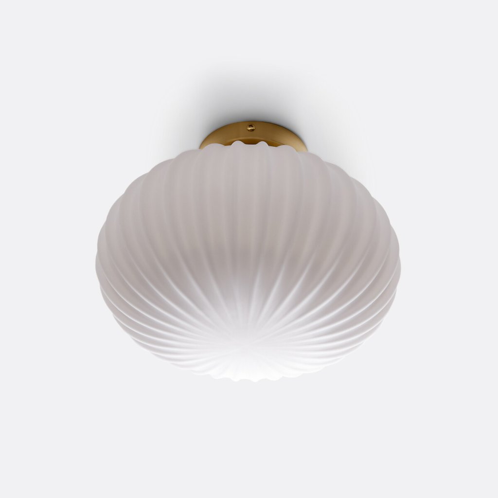 Plafondlamp van conch messing en melkwit glas (2).jpg__PID:f0e543c2-3e6a-44e5-bf7c-1444b2638886