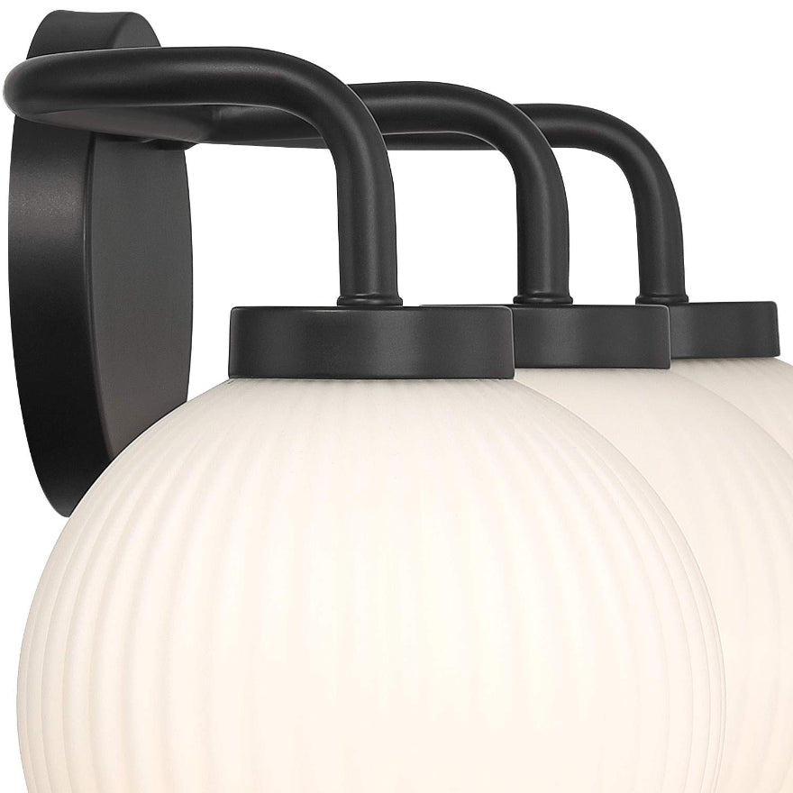 Vero minimalistische 3-lichts melkglazen wandkandelaar detail2.webp__PID:795e8bc2-6874-496f-af2c-20510203af27