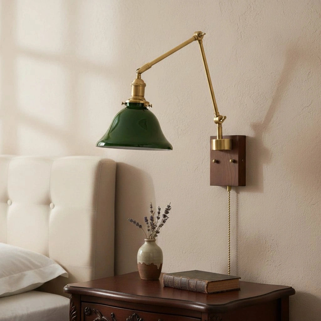 Lampada da parete Virginia vintage con braccio flessibile in ottone2.webp__PID:1b8169f9-eb4f-4fec-a068-4bc6905394a5