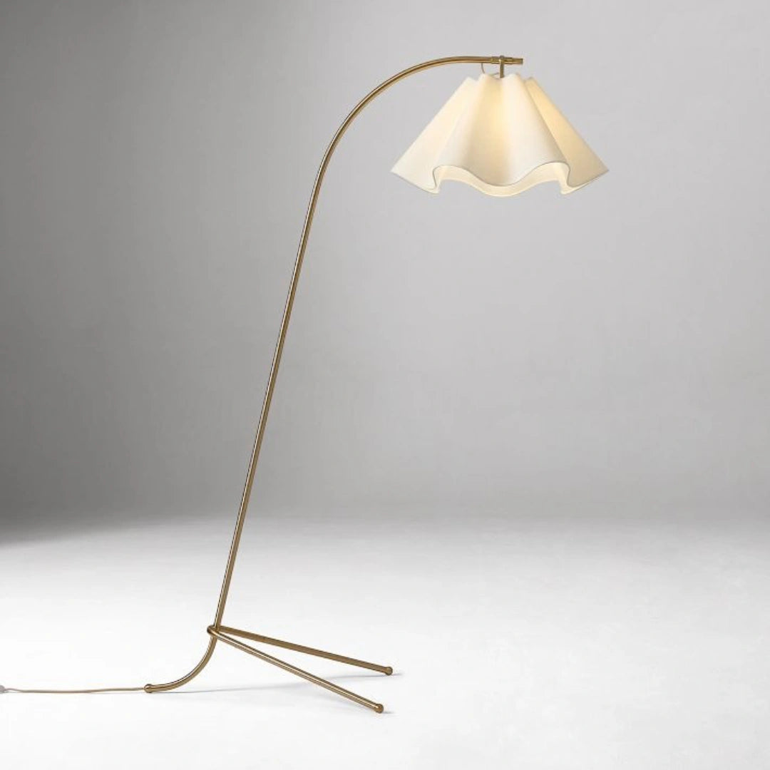 Antoine Modern Plissee Leinenstoff Bodenleuchte Champagner Bronze on.webp__PID:85ef5d83-c621-44fd-afd5-ad98f478465b