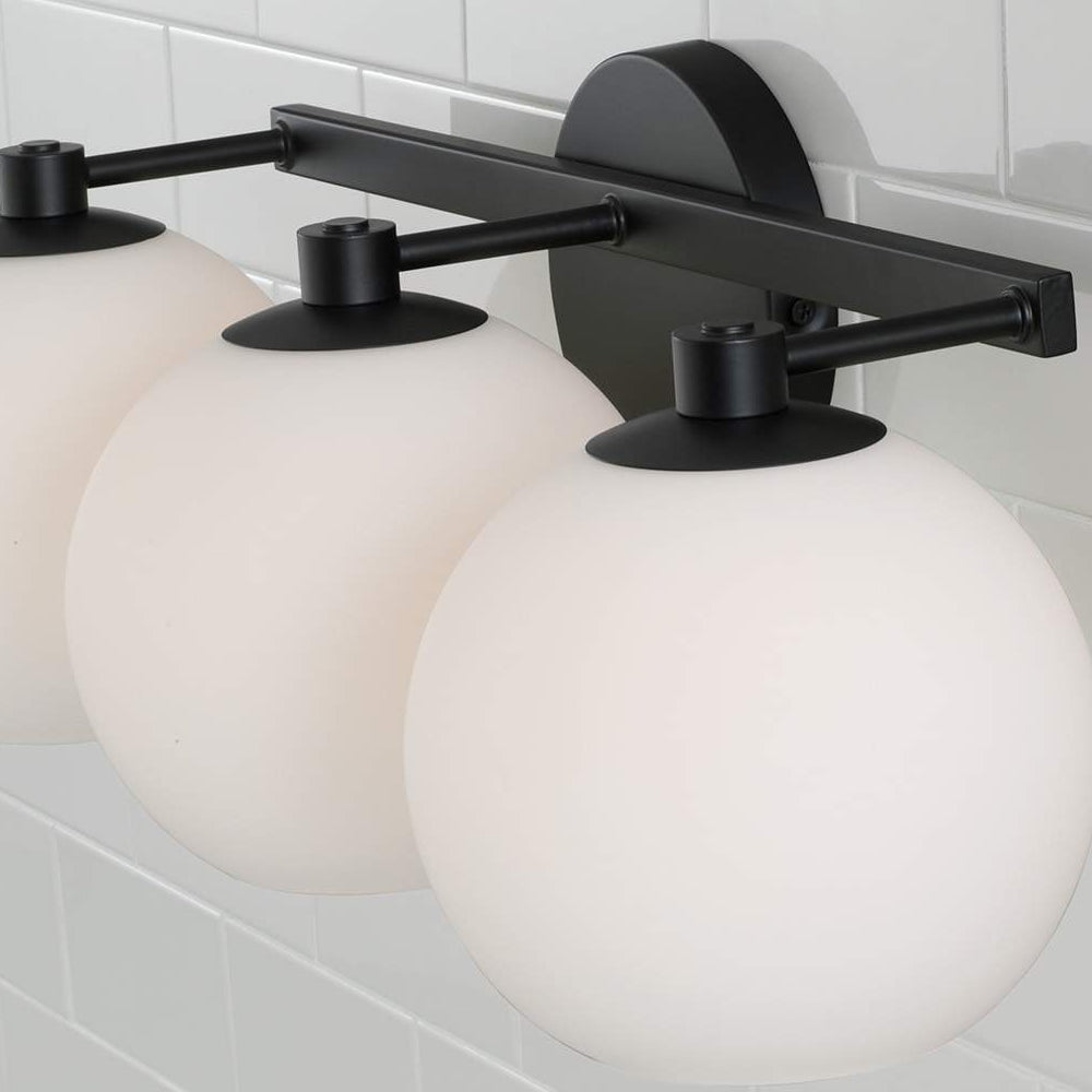 Lucas Moderne Drievoudige Witte Globe Wandkandelaar2.webp__PID:e3eec2e2-c330-4998-9429-20dd0e9a676e