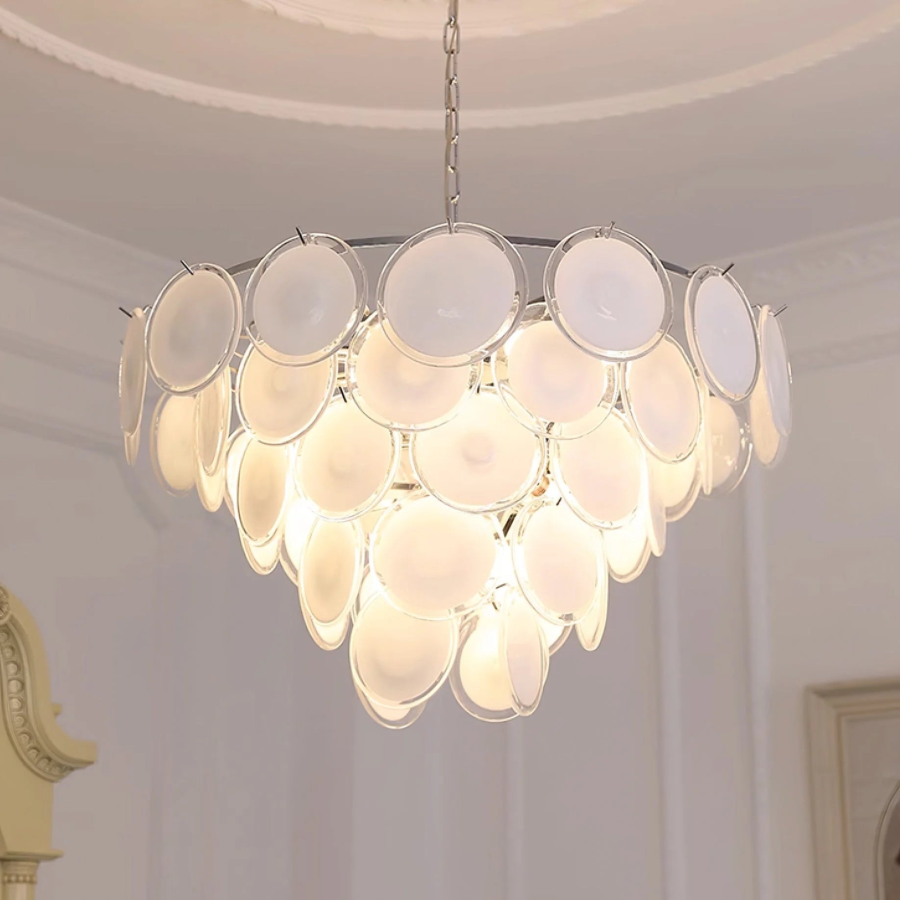 Milae elegante kroonluchter van wit glas van Murano15.webp__PID:03331430-1307-449d-bdc2-268c3d4b06ea