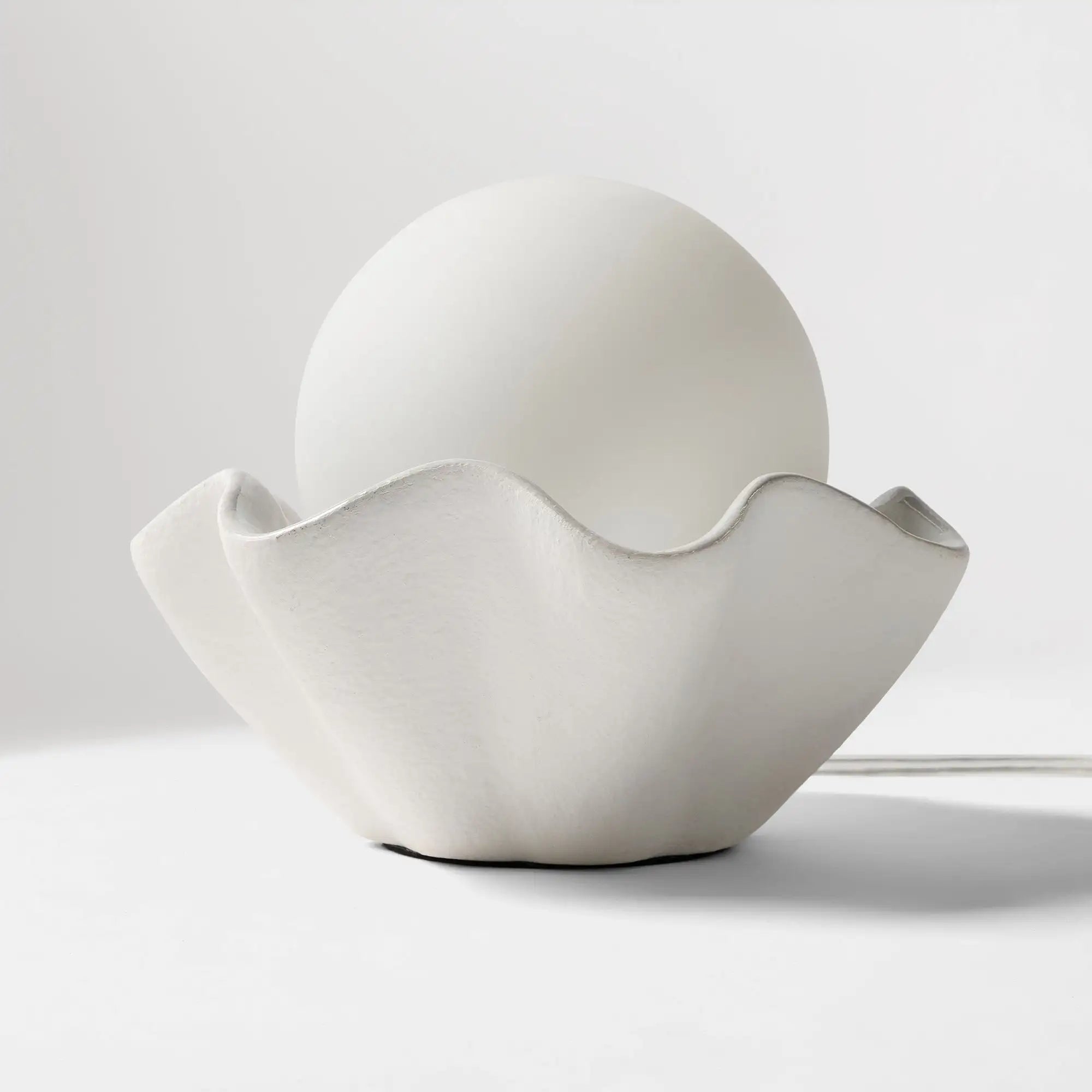 Thalassa Modern Wavy Shell Ceramic Table Lightxj1.webp__PID:80dfaa41-aee0-46e7-86a1-ddb3f20f2c25