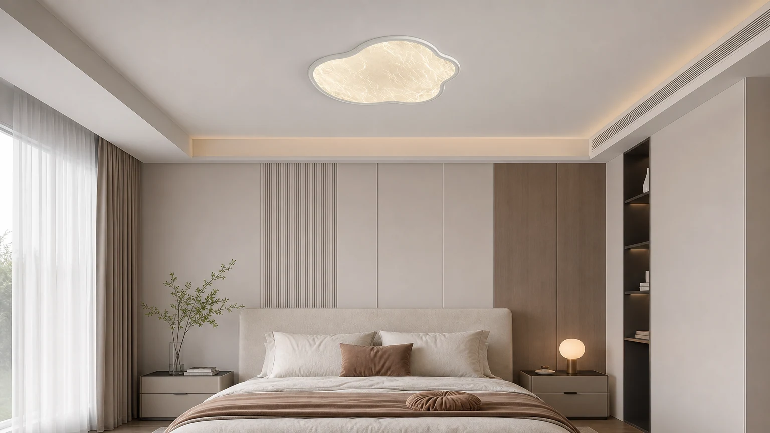 Plafoniera a LED a forma di nuvola installata in una tranquilla camera da letto.