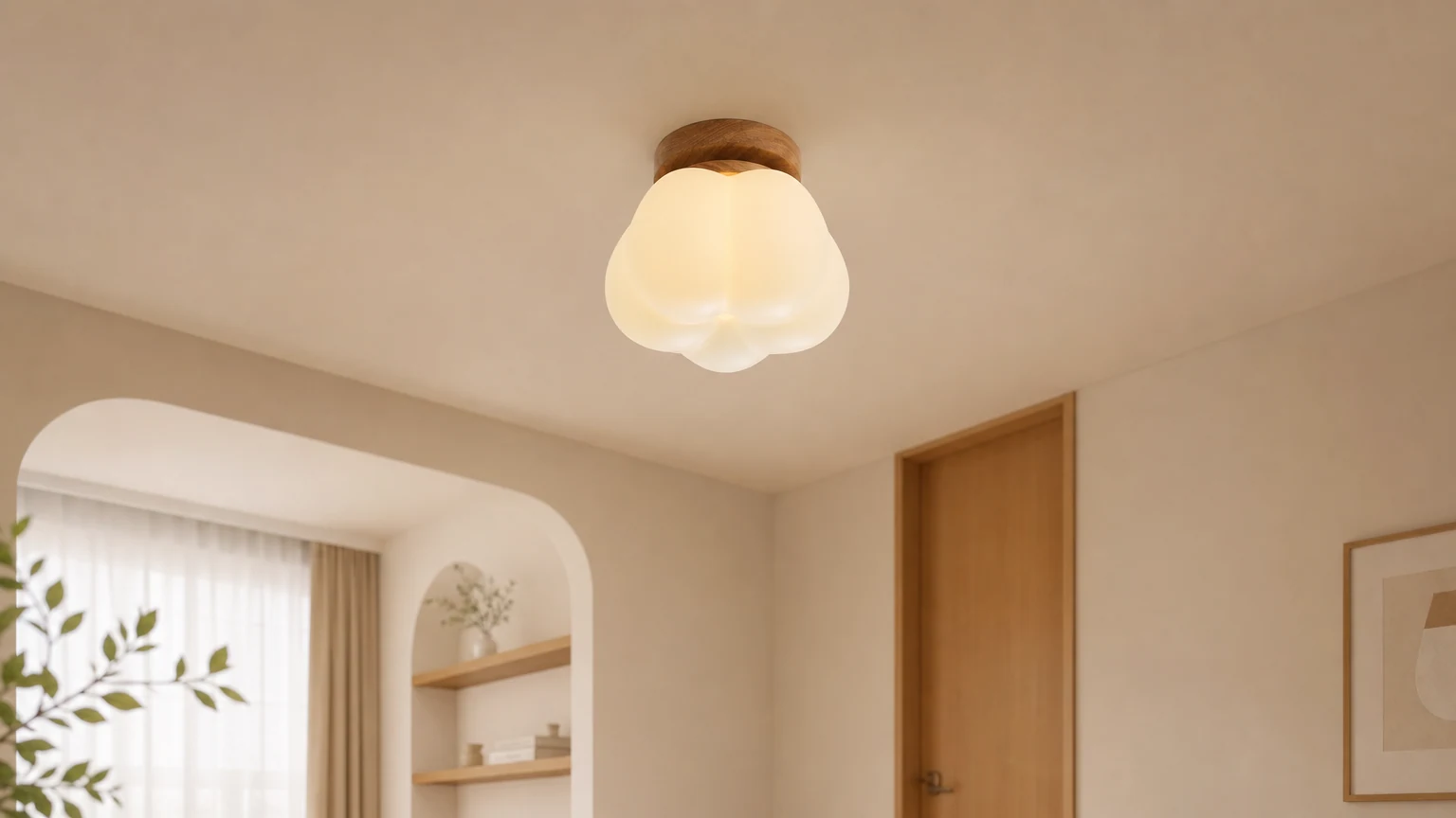 Lámpara de techo semiempotrada de estilo nórdico con forma de calabaza instalada en un ambiente cálido de pasillo.